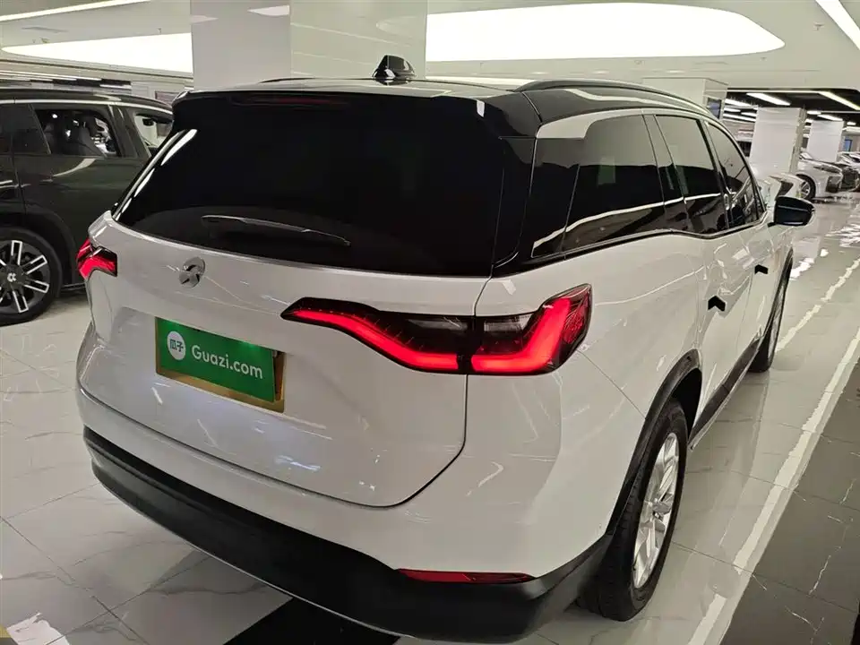 NIO ES8