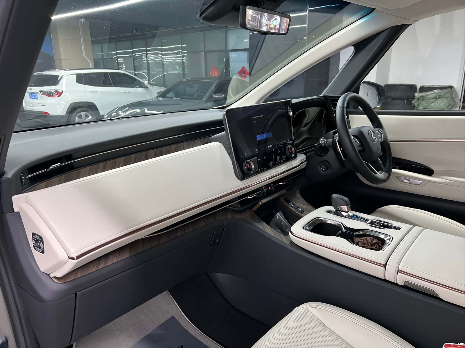 Lexus LM, 2024 11