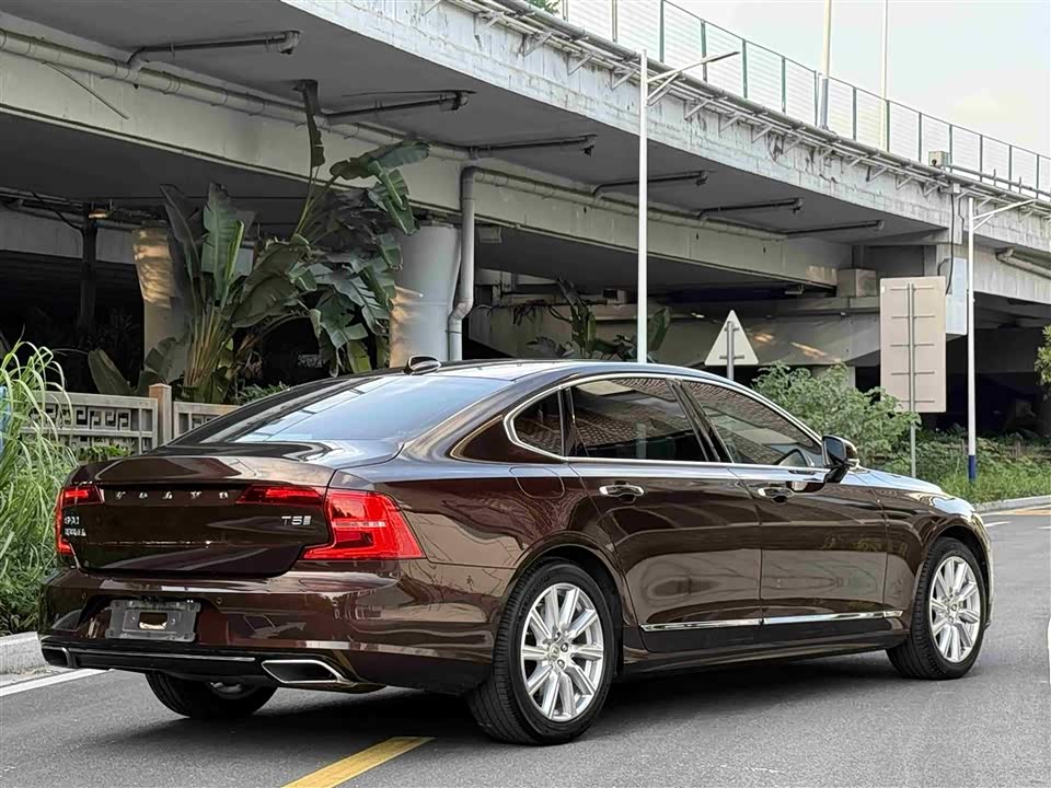 Volvo S90