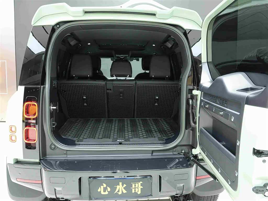Land Rover Defender, 2023 27