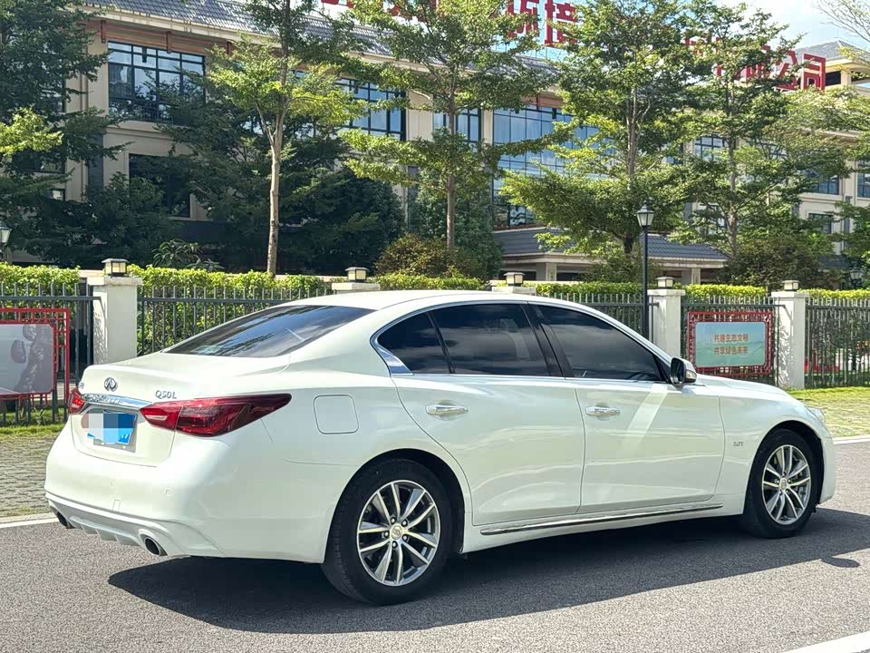 Infiniti Q50L