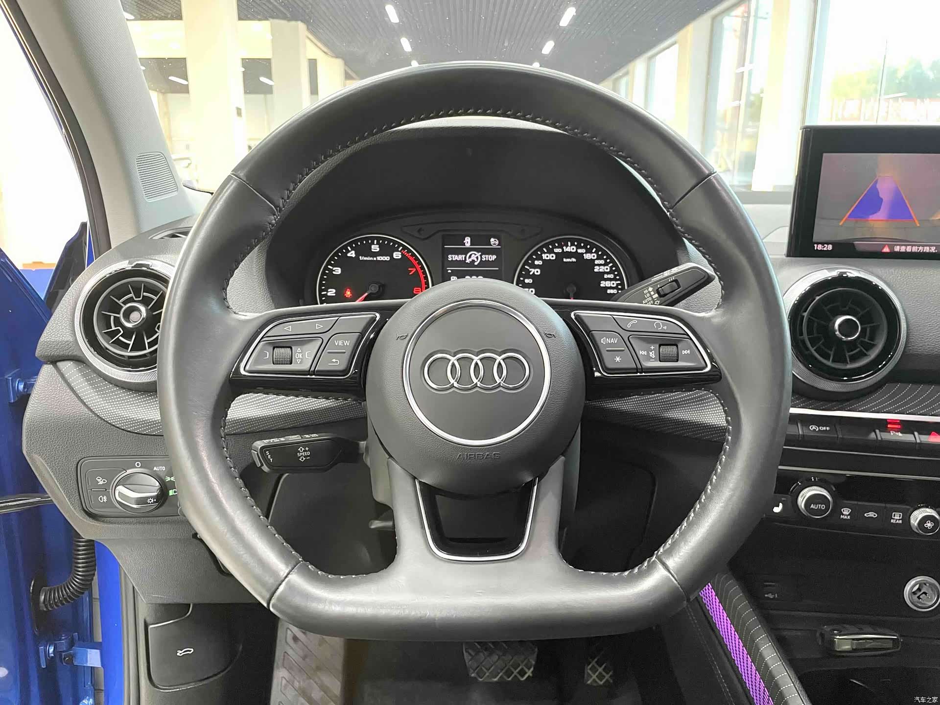 Audi Q2L, 2022 8