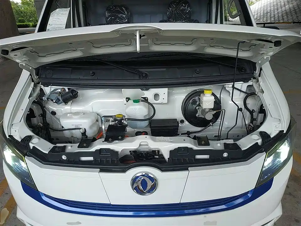 Dongfeng Yufeng EM27