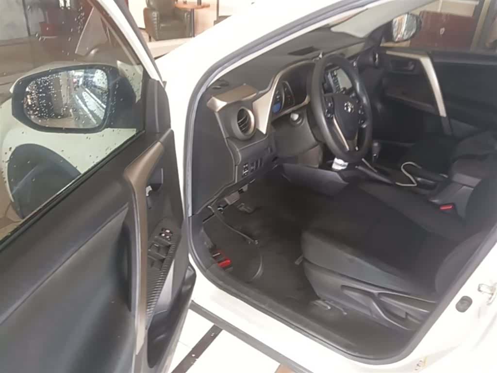 Toyota RAV4, 2015 16
