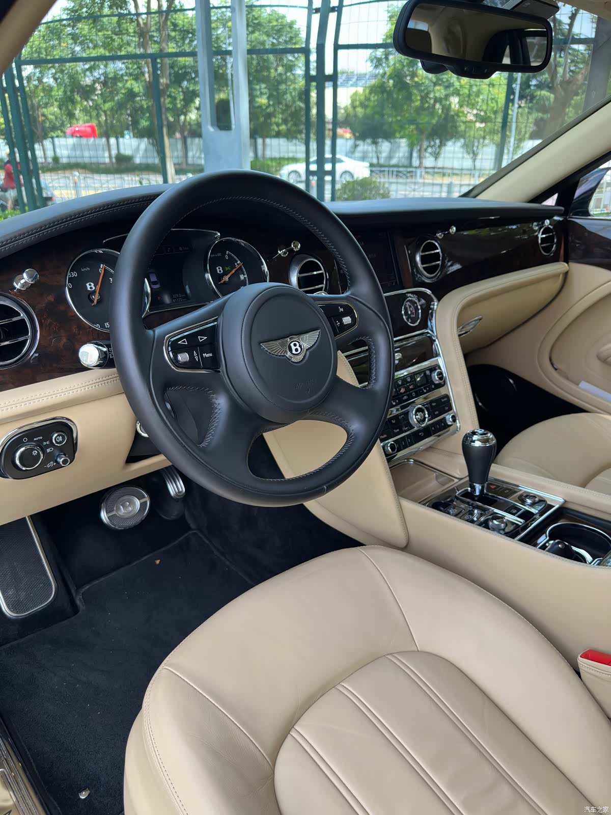 Bentley Mulsanne, 2016 9
