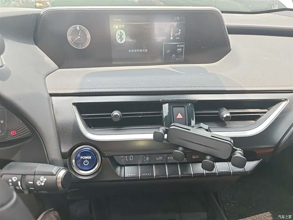 Lexus UX, 2021 13