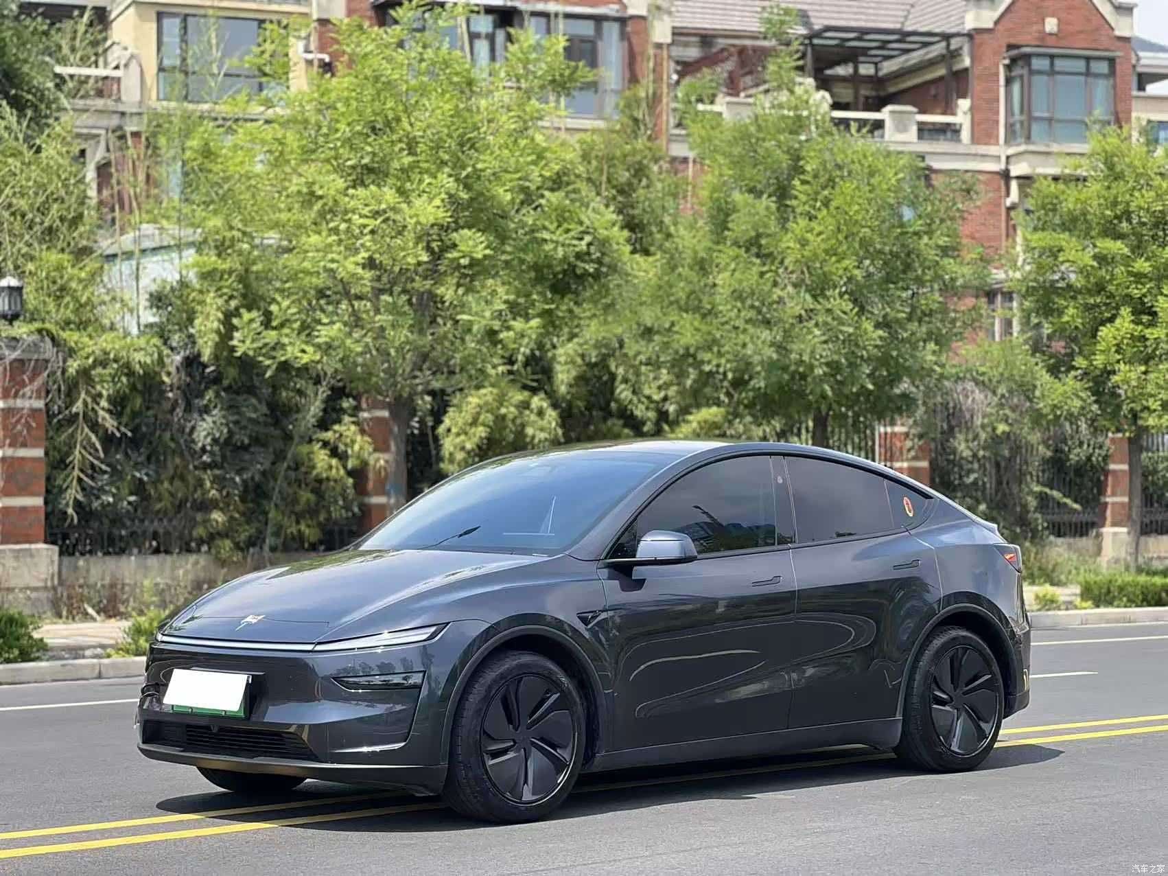 Tesla Model Y, 2025 1