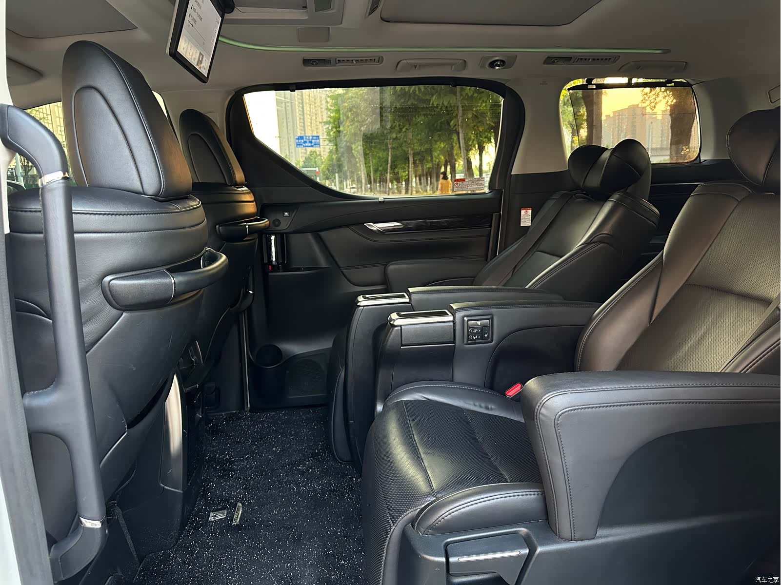 Toyota Vellfire, 2020 все фото