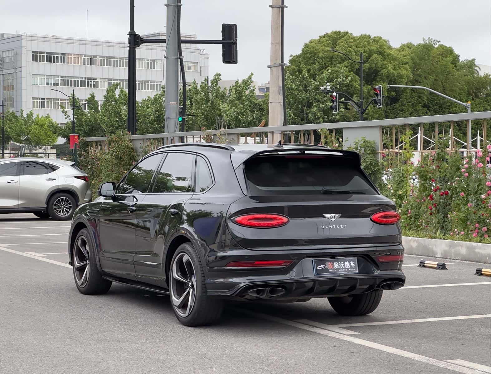 Bentley Bentayga, 2023 6