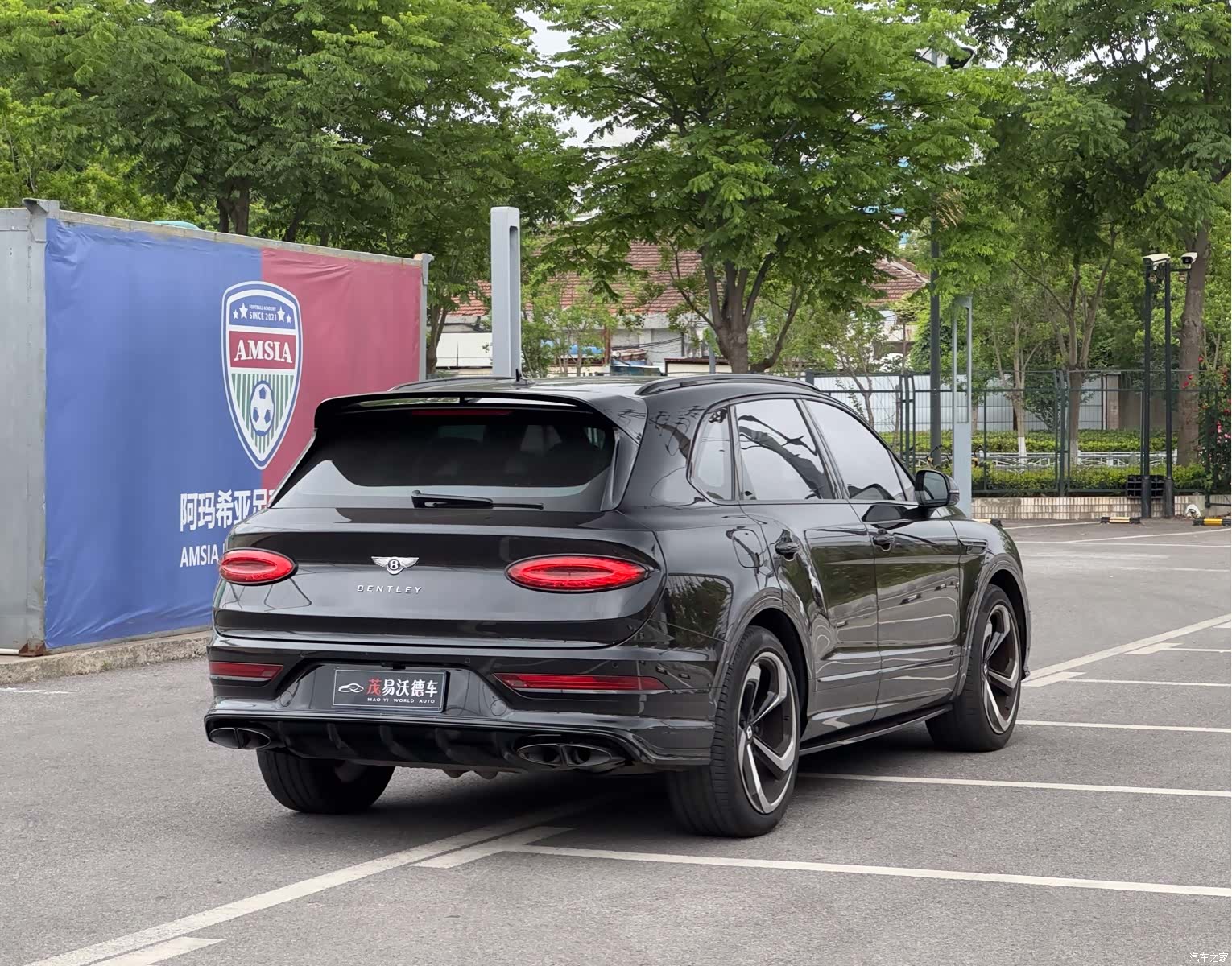 Bentley Bentayga, 2023 все фото