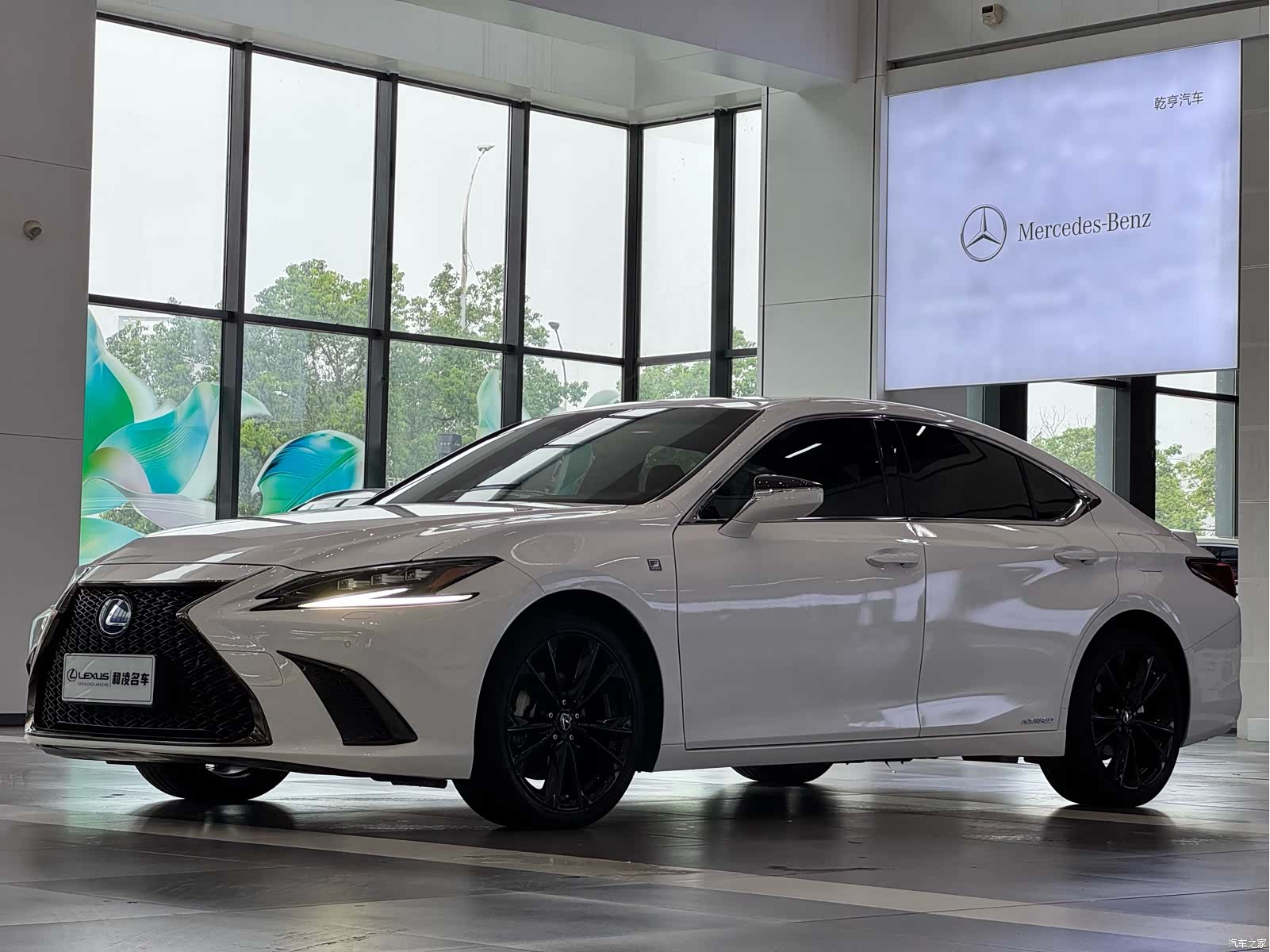Lexus ES, 2022 1