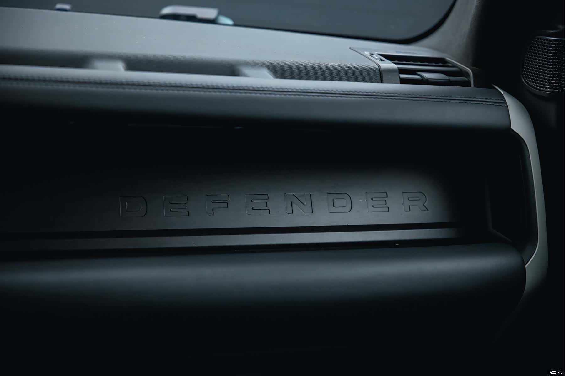Land Rover Defender, 2022 23