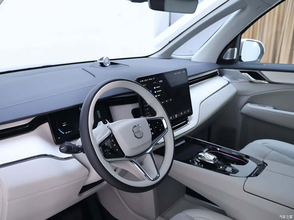 Volvo EM90, 2024 11