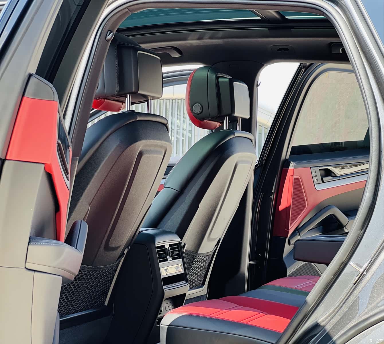 Porsche Cayenne, 2024 все фото