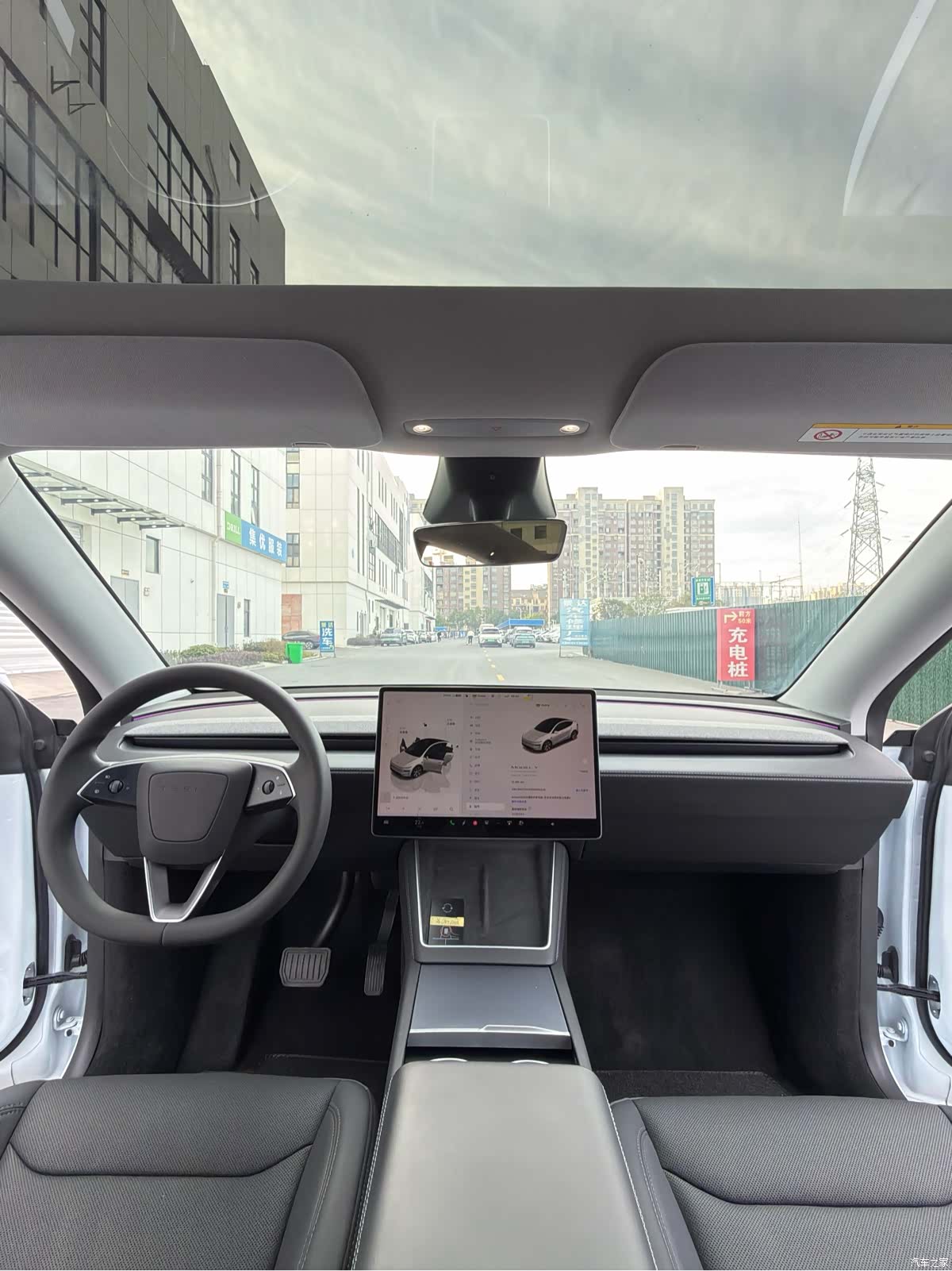 Tesla Model Y, 2025 13