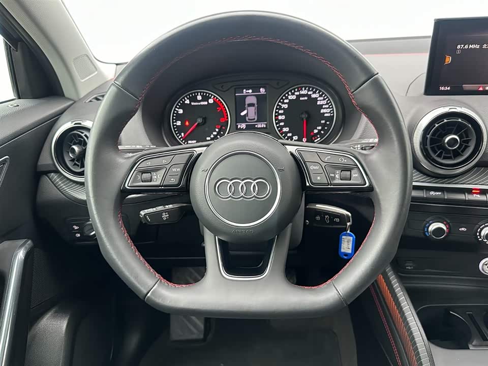 Audi Q2L
