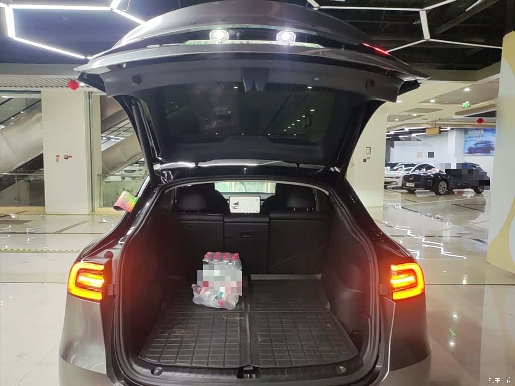 Tesla Model Y, 2022 19