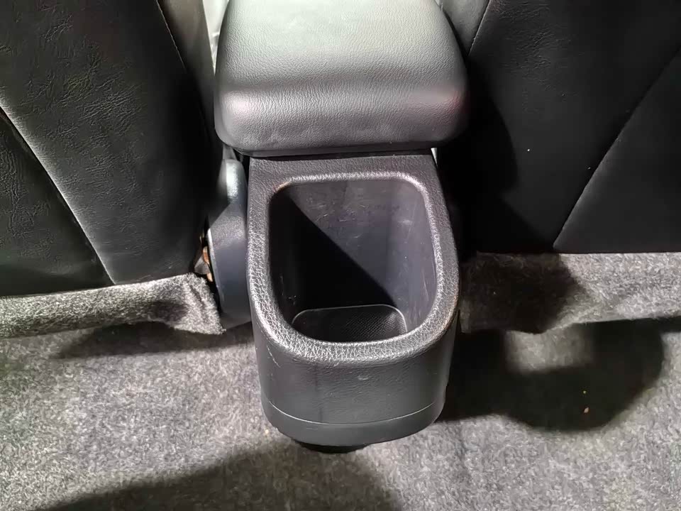 Toyota YARiS L to enjoy