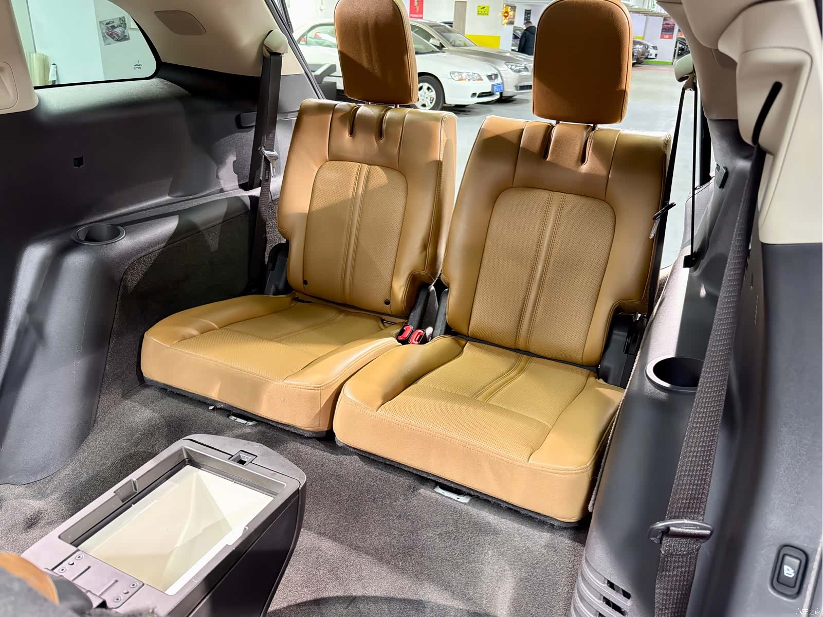 Lincoln MKT, 2011 11