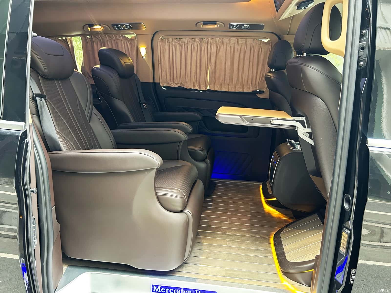 Mercedes-Benz 7, 2023 16