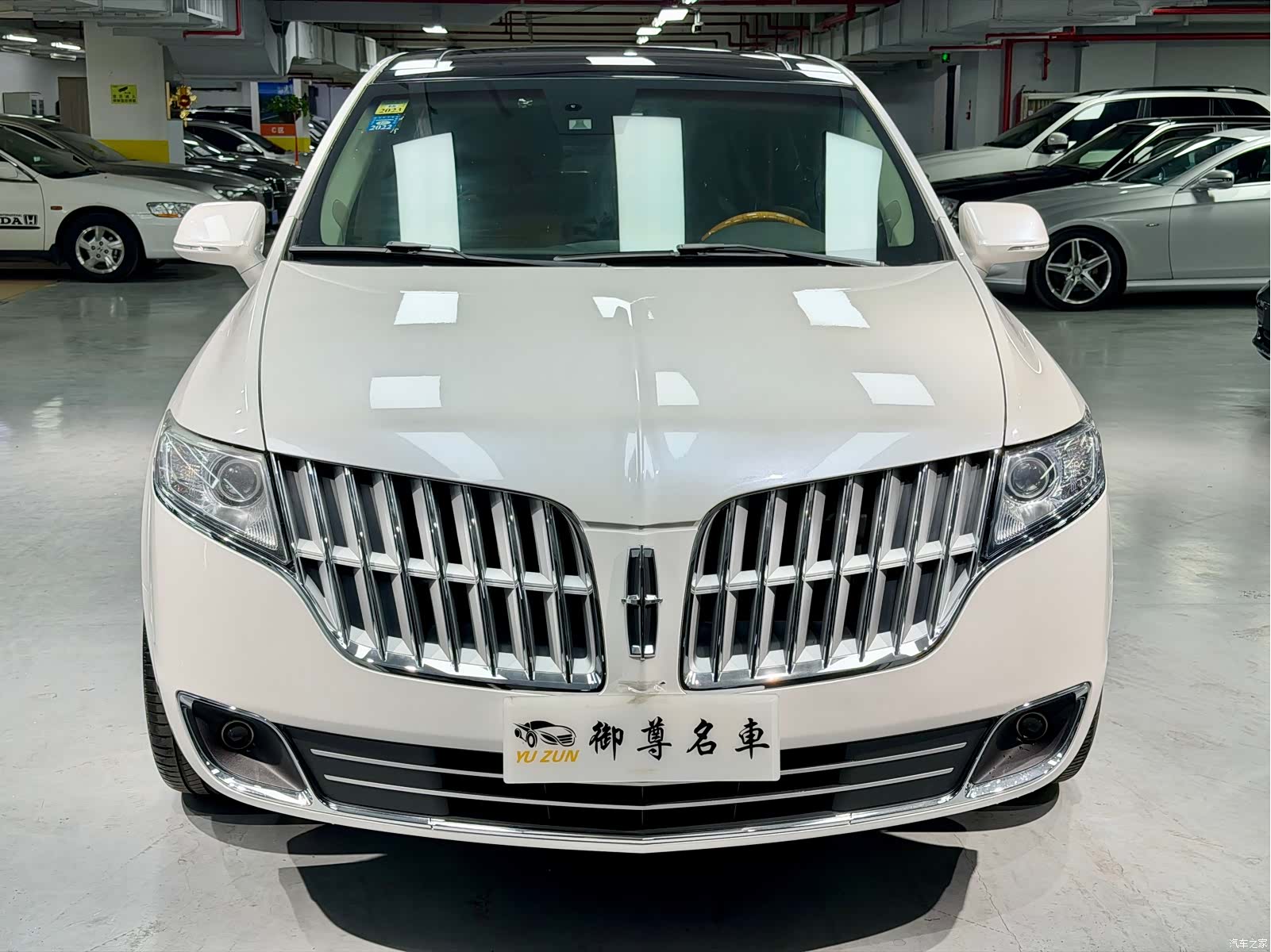 Lincoln MKT, 2011 2