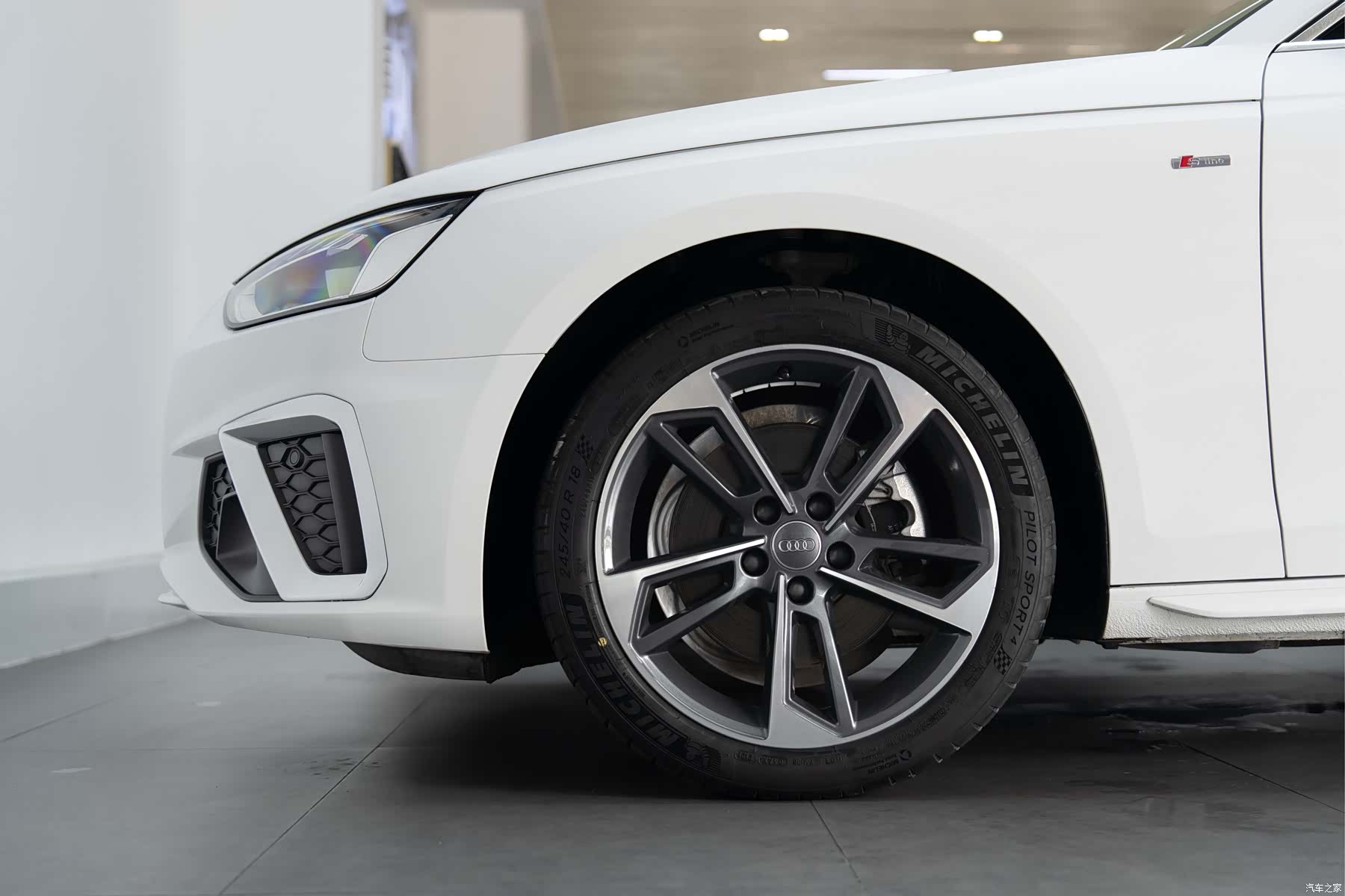 Audi A4L, 2021 8