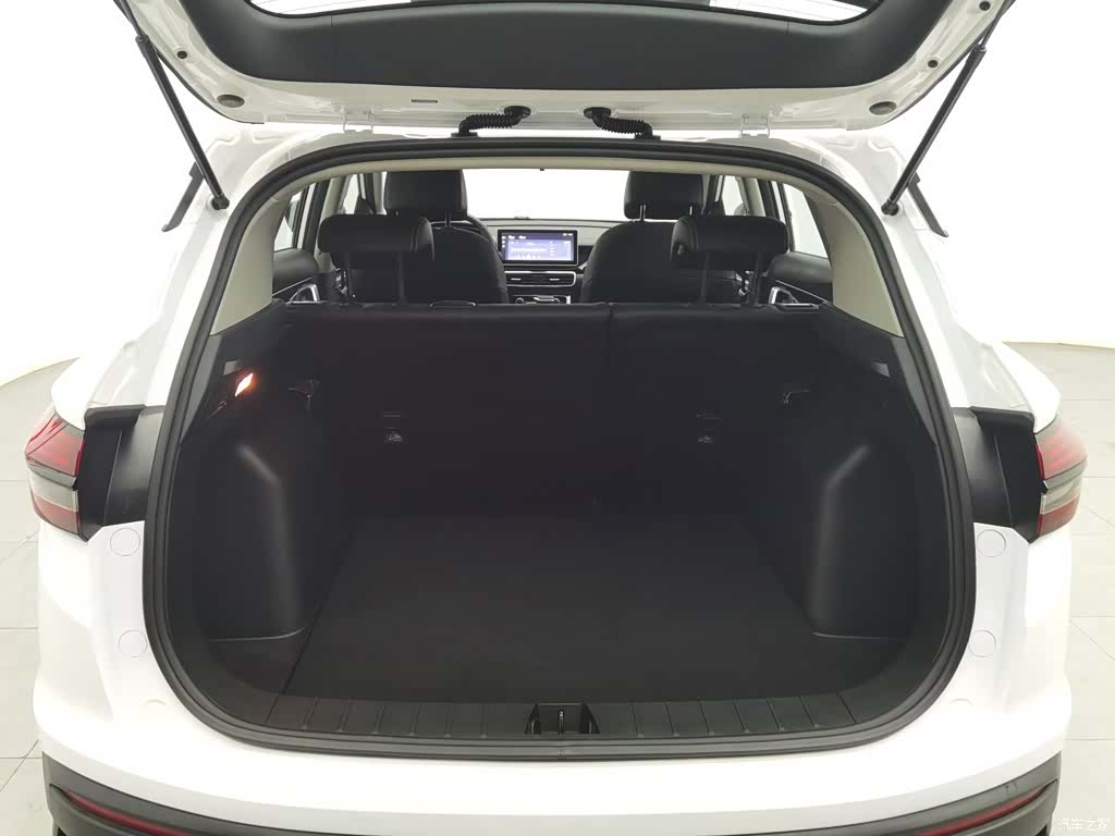 Geely Coolray, 2025 16