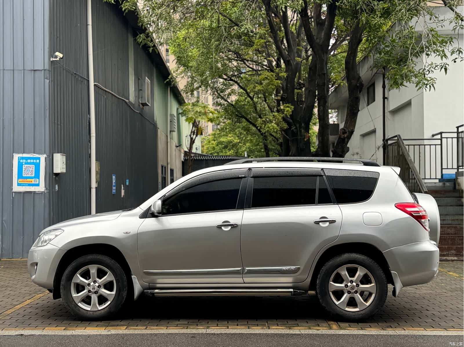 Toyota RAV4, 2011 11