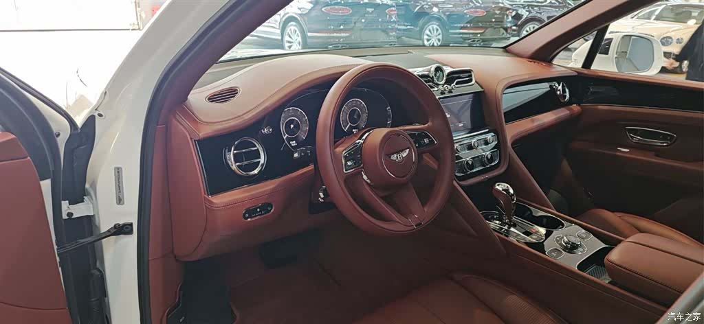 Bentley Bentayga, 2025 6