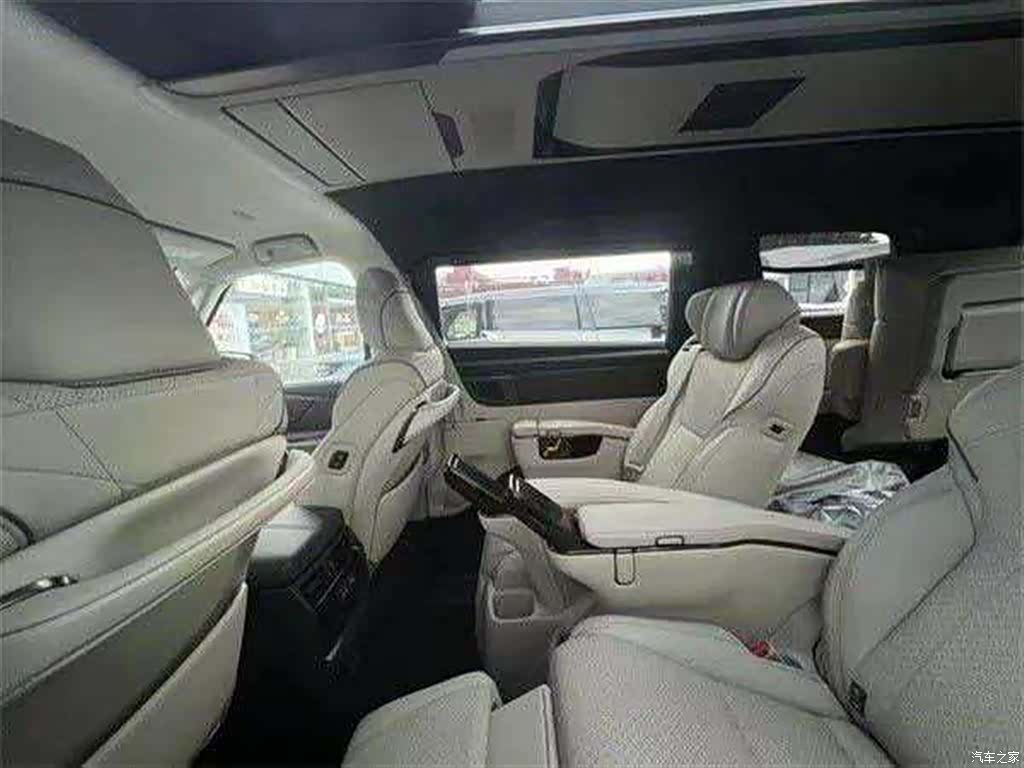Toyota Alphard, 2024 6