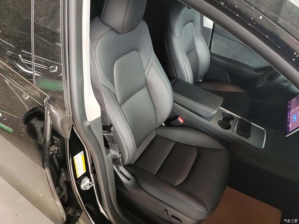 Tesla Model Y, 2023 25
