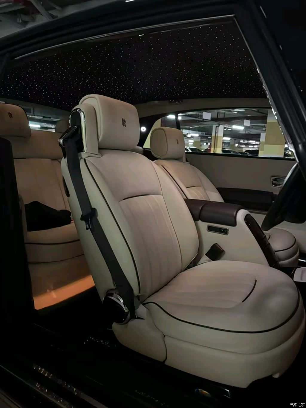 Rolls-Royce Phantom, 2015 7