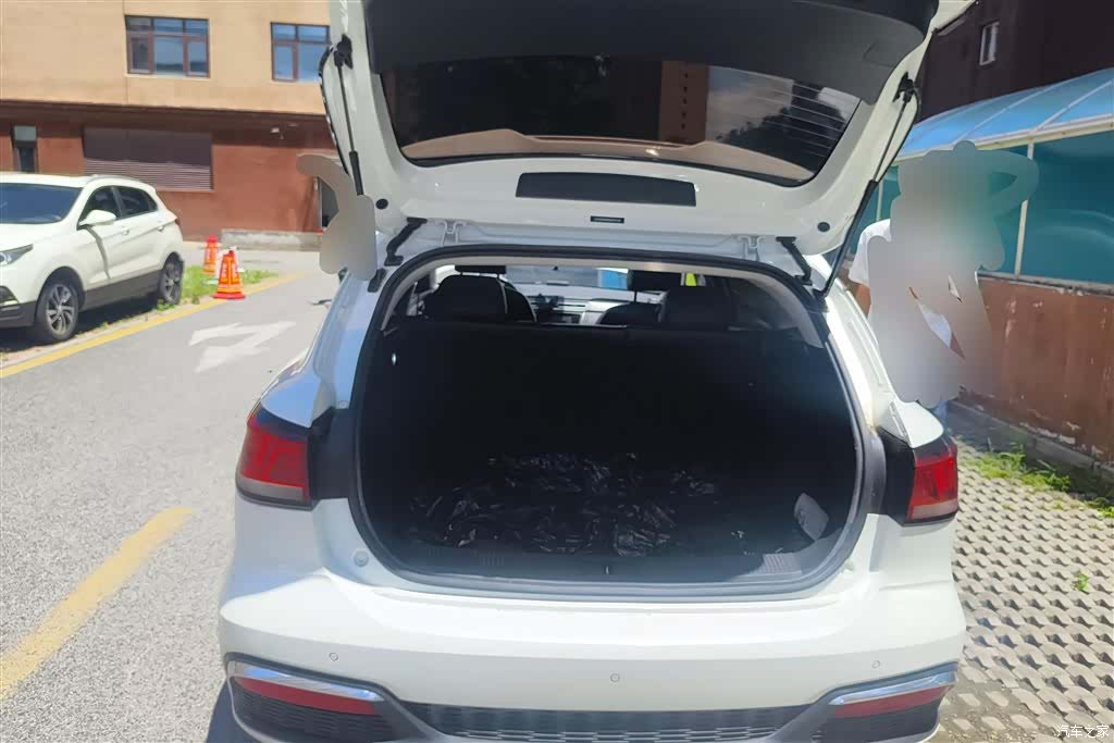 Roewe Ei5, 2019 4