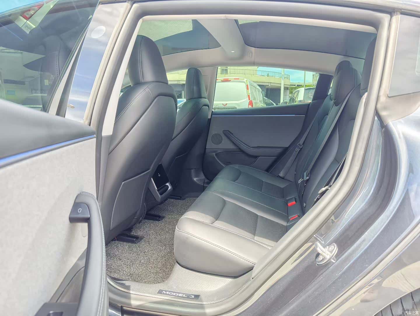 Tesla Model 3, 2025 6