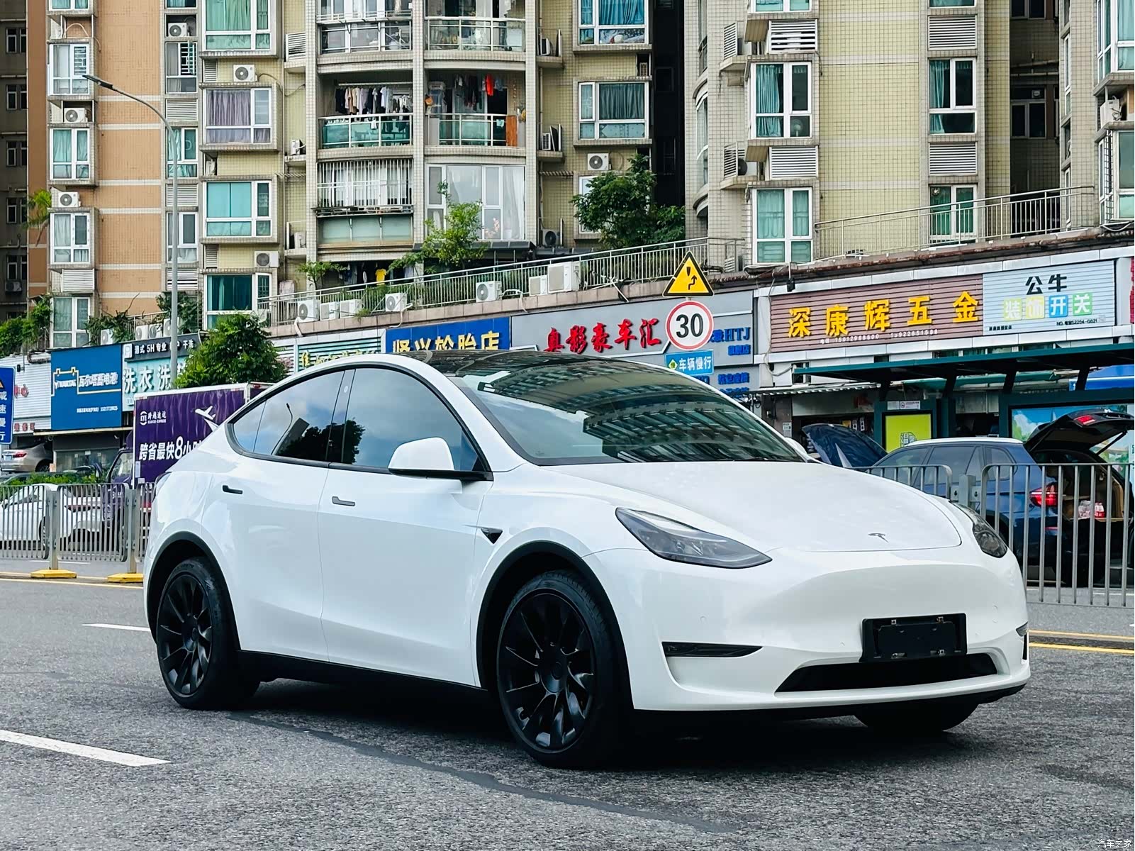 Tesla Model Y, 2021 3