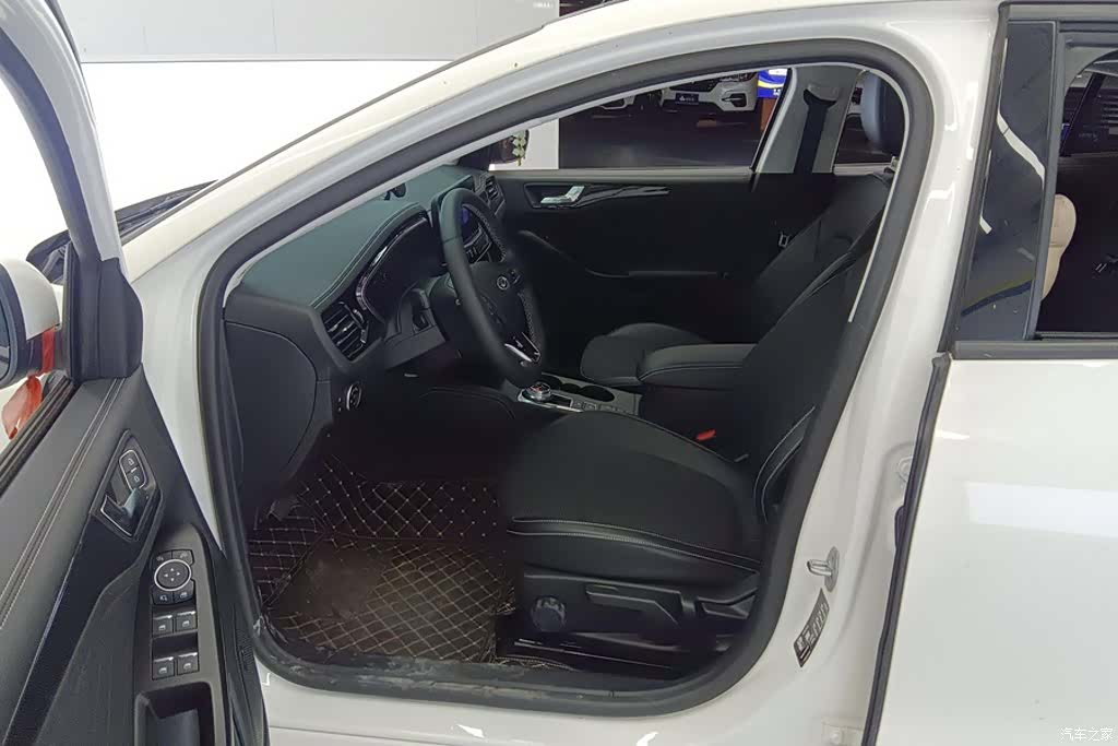 Ford Focus, 2022 9