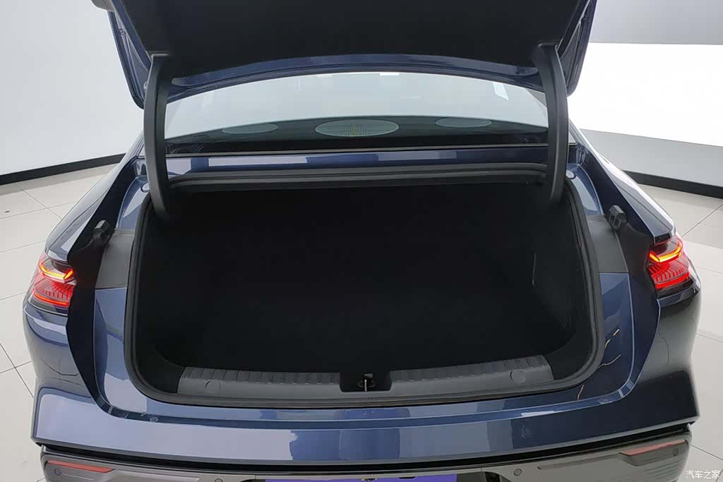Geely 8, 2025 4