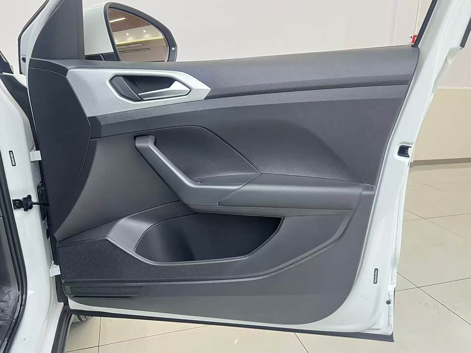 Volkswagen Exploring the shadow