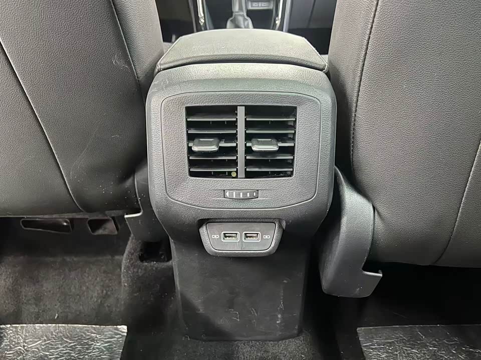 Volkswagen Exploring the shadow