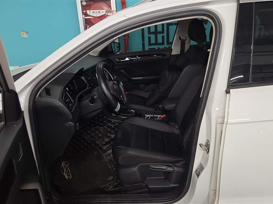 Volkswagen T-ROC exploring Songs