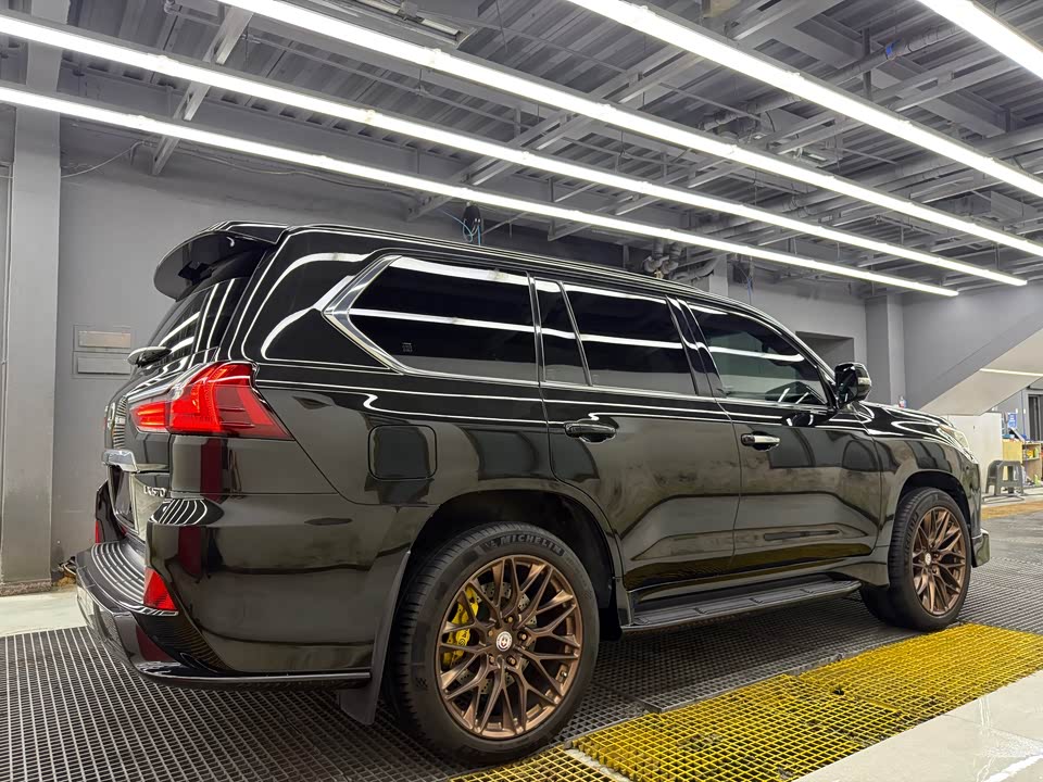 Lexus LX