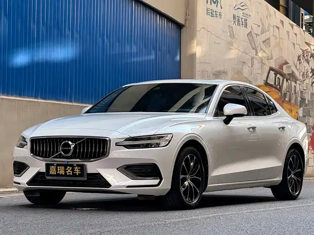 Volvo S60 2020 — купить из Китая под заказ