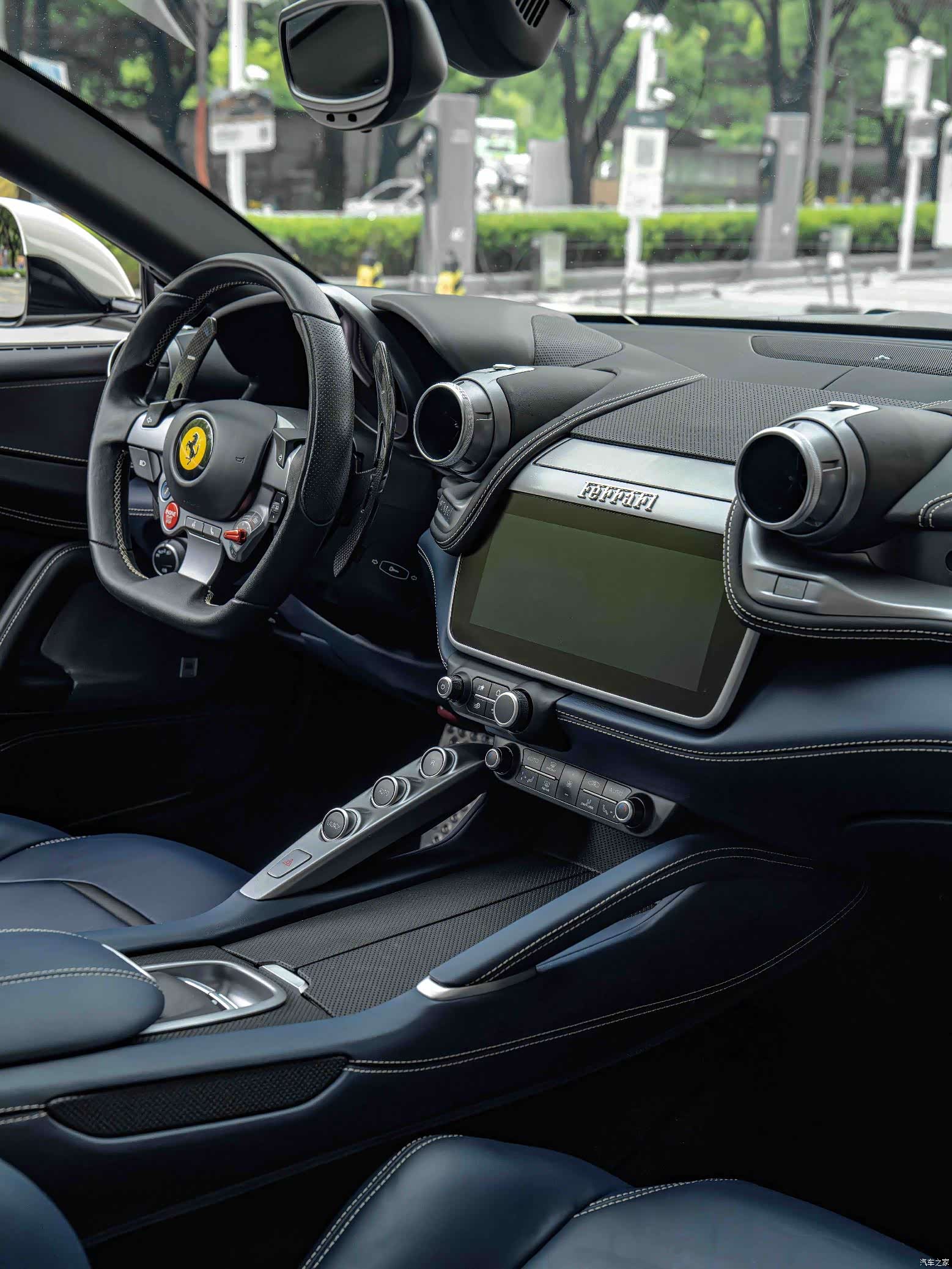 Ferrari GTC4Lus, 2018 15