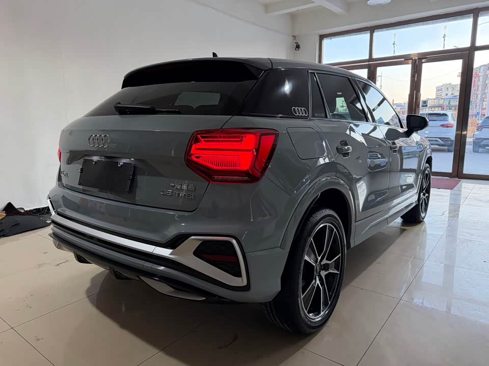 Audi Q2L