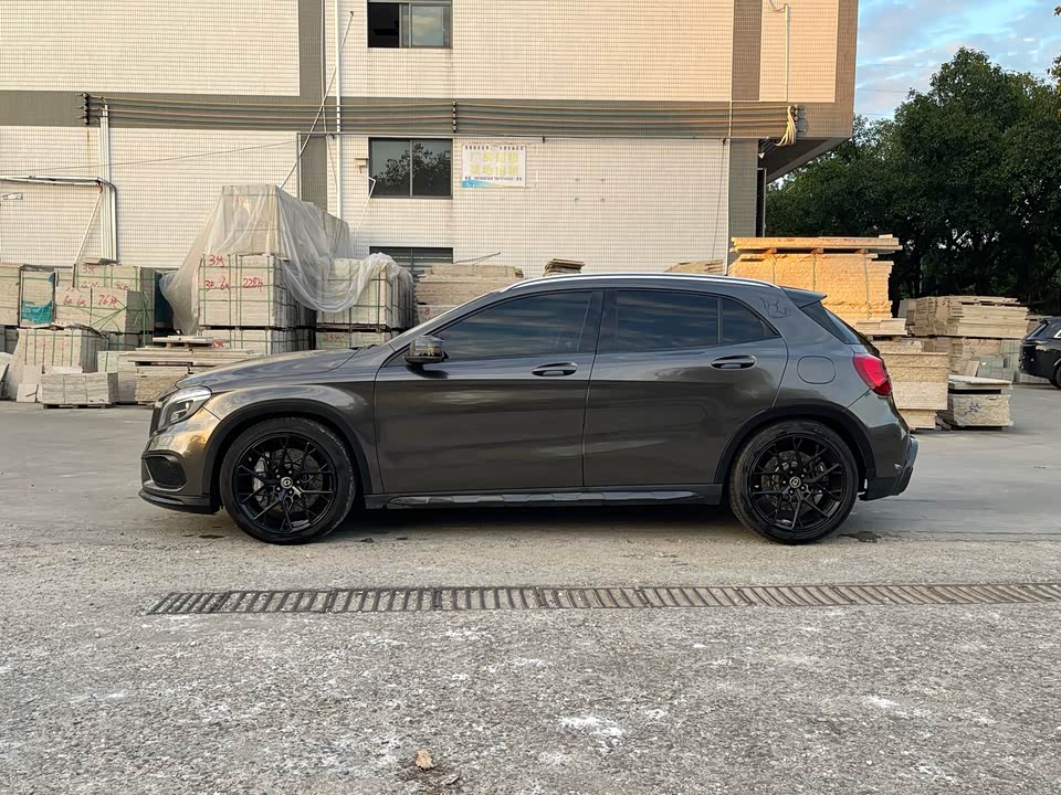 Mercedes-Benz GLA AMG