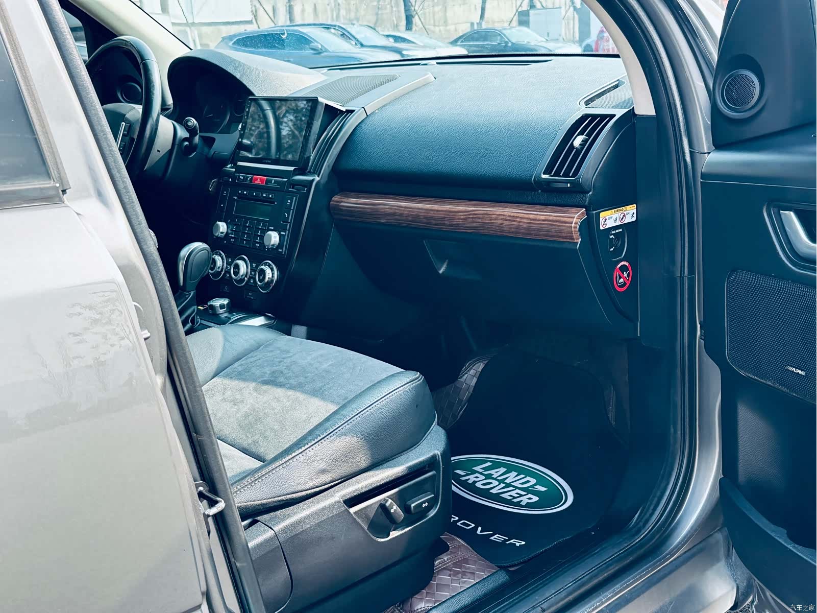 Land Rover i6, 2010 13