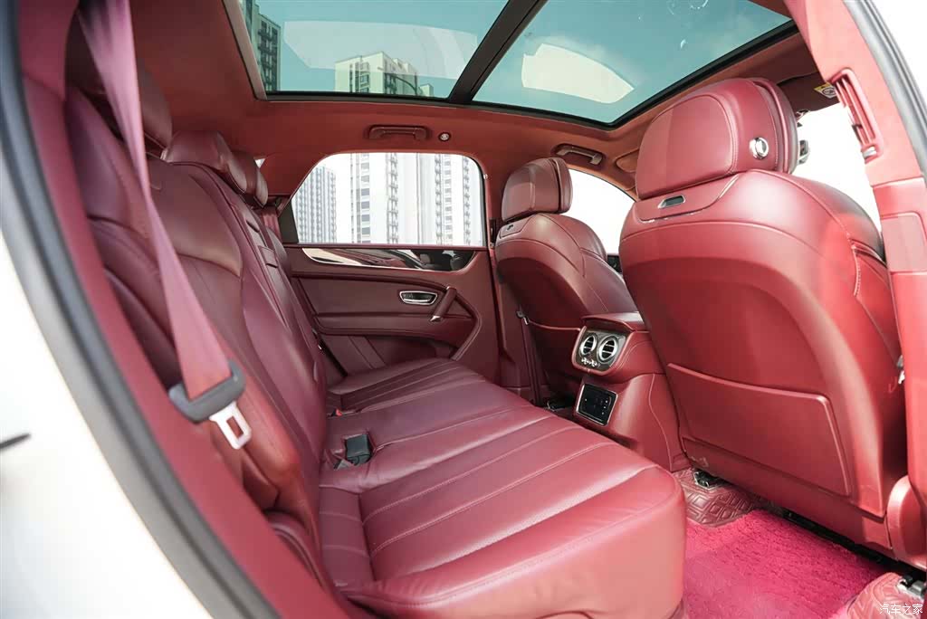 Bentley Bentayga, 2020 9