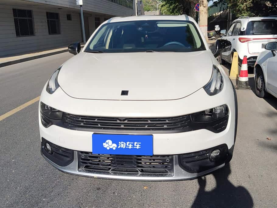 Lynk & Co 02 Lynk & Co 02