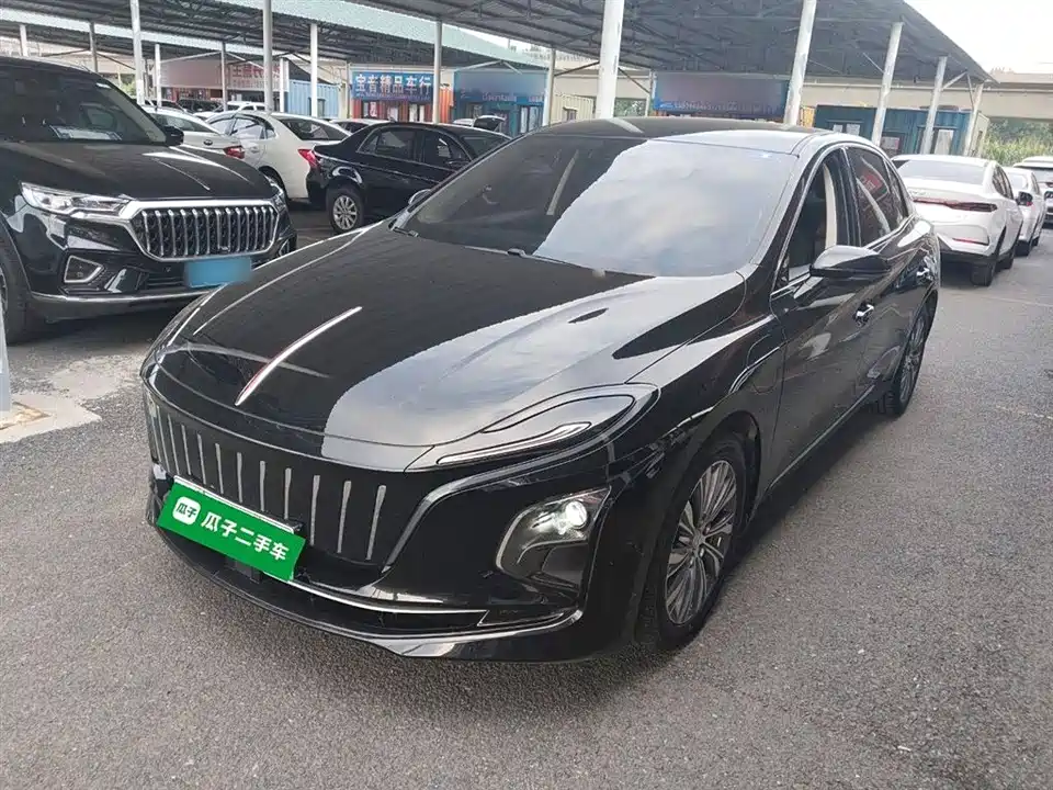 Hongqi E-QM5