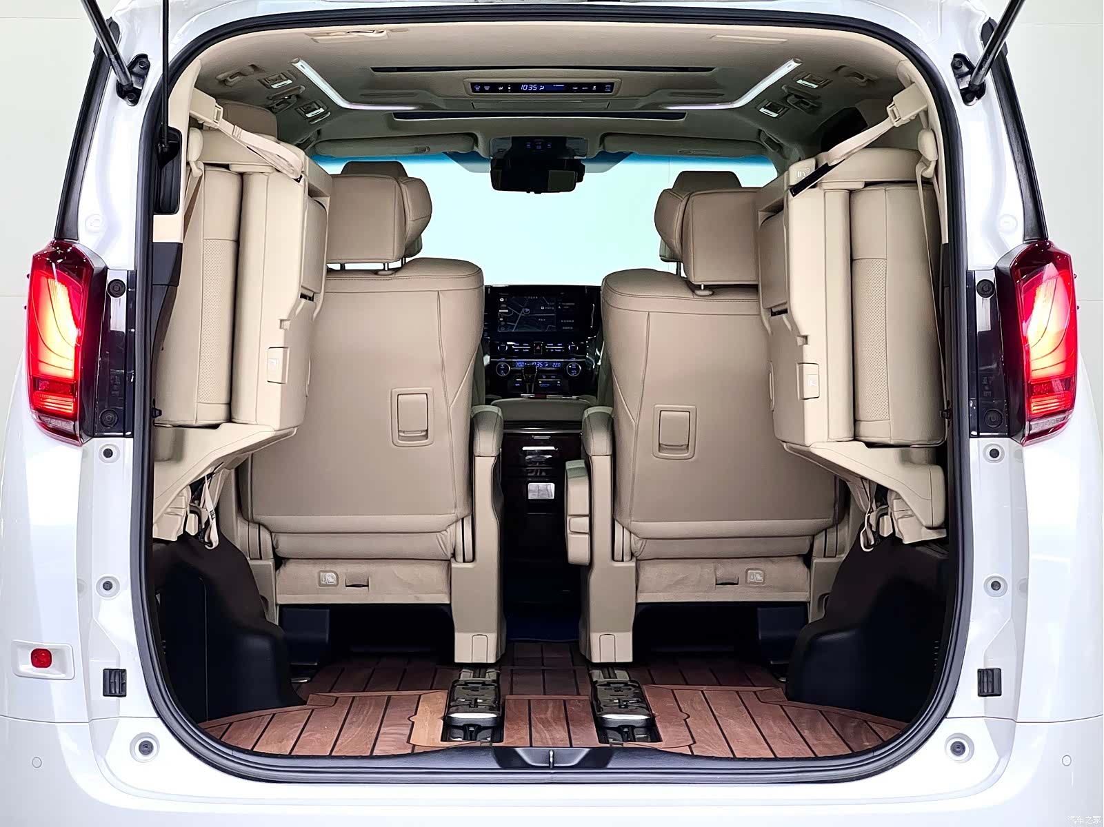 Toyota Alphard, 2023 43